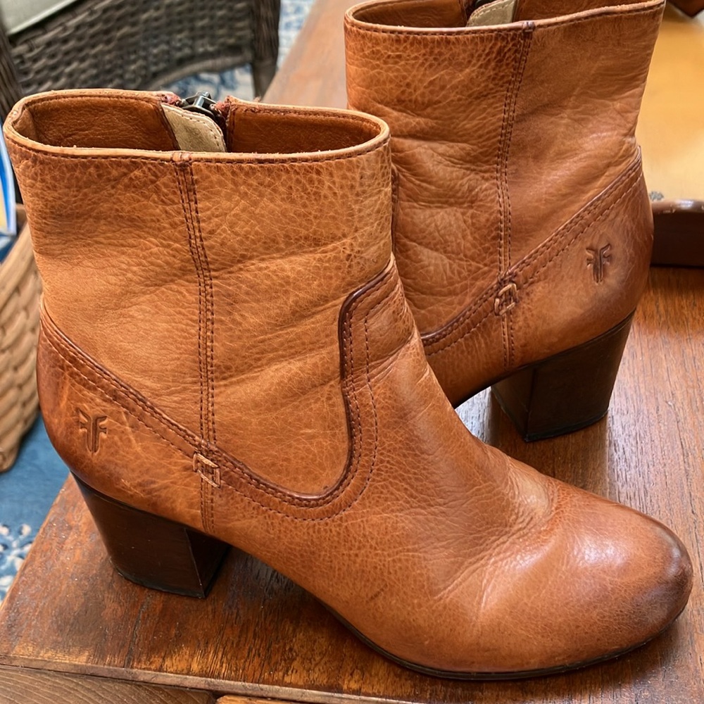 Frye Boots 6.5M soft leather-exquisite stitching, detailing. 2.5” block heel.